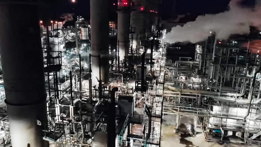 Eine russische Erdöl-Raffinerie (2023).