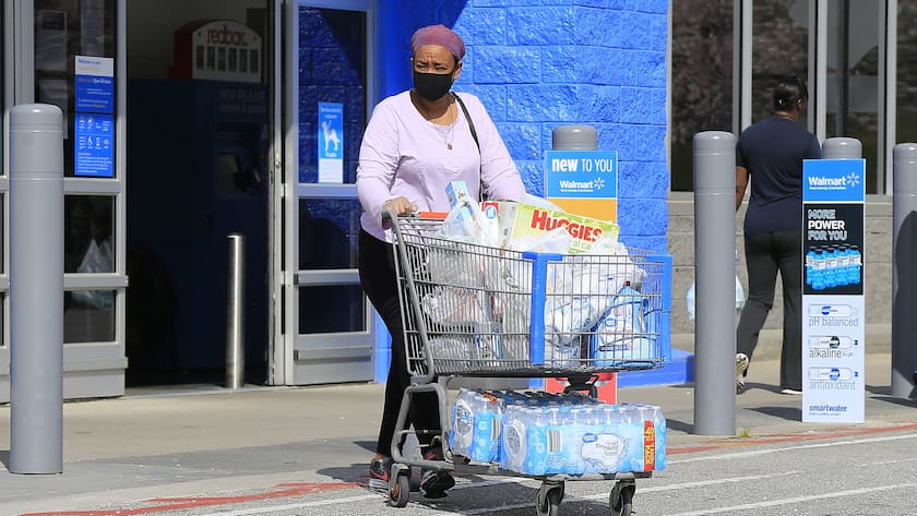 Lebensmitteleinkauf bei Walmart in den USA in Zeiten der Pandemie.
