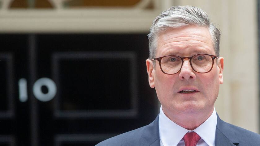 Der britische Premierminister Keir Starmer am 5. Juli 2024 vor seinem Amtssitz in der Downing Street 10 in London.