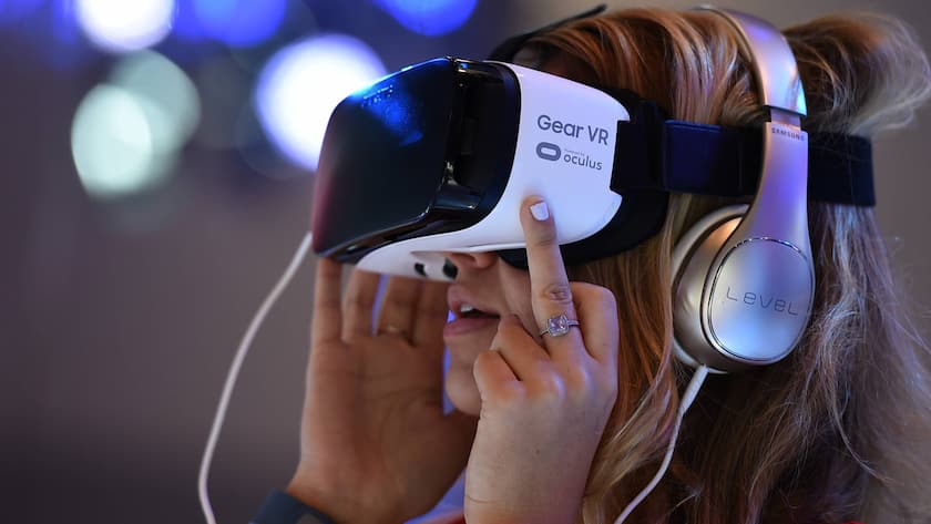 Samsung Gear VR ist ein Virtual Reality-Headset, das von Samsung in Kooperation mit Oculus VR produziert wird.