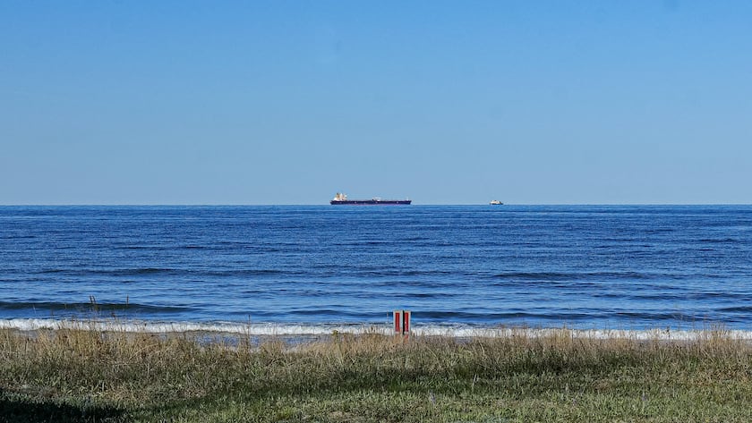 Festgesetzter Öltanker Eventin der russischen Schattenflotte vor Rügen im Mai 2025.