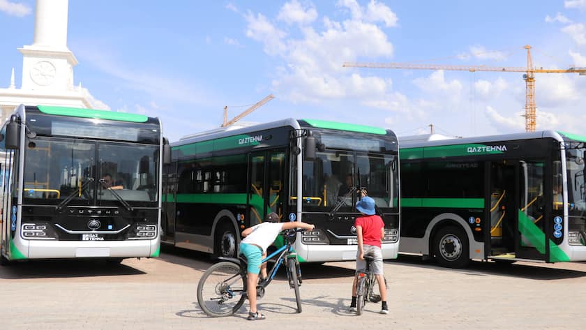 E-Busse des chinesischen Herstellers Yutong in Astana, der Hauptstadt von Kasachstan.