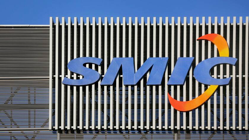 Logo des chinesischen Chipkonzerns SMIC in Peking.