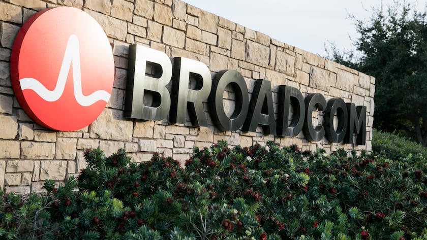 Das Logo von Broadcom auf einer Mauer in Kalifornien.