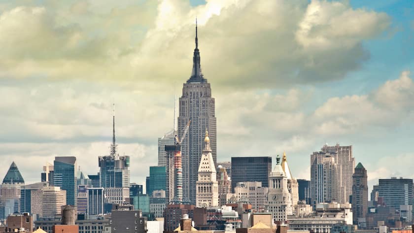 Blick auf Manhatten mit den zahlreichen Wolkenkratzern in New York.