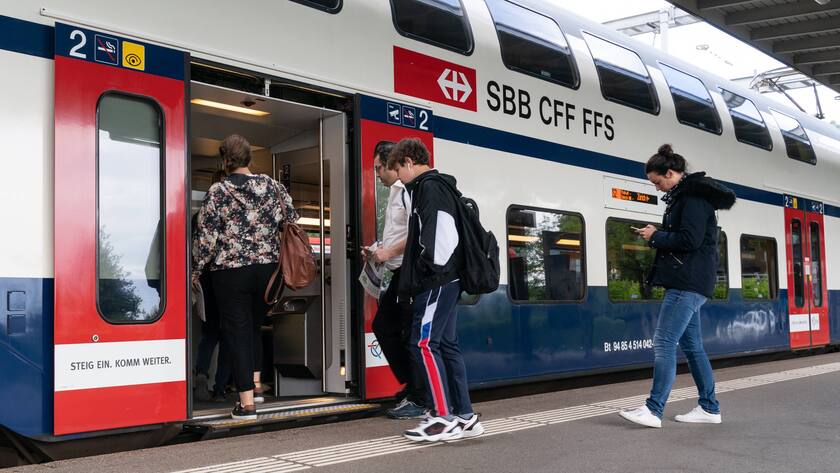 Pendler in Horgen ZH am 11. Mai, dem Tag der Beendigung des Lockdowns in der Schweiz.