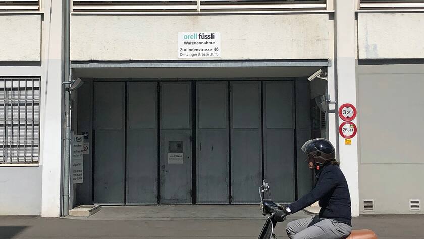 Sicherheitseingang am Sitz von Orell Füssli in Zürich Wiedikon.
