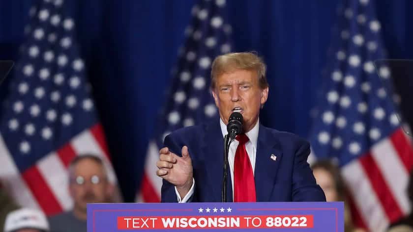 Donald Trump im KI Convention Center in Green Bay, Wisconsin (2. April 2024).