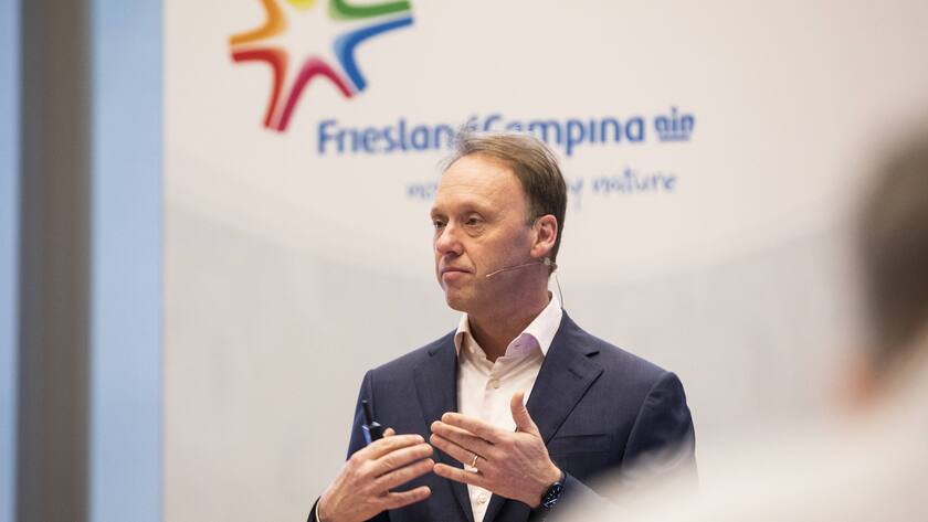 Hein Schumacher, CEO FrieslandCampina, bei der Erläuterung der Jahreszahlen des Molkereiriesen.