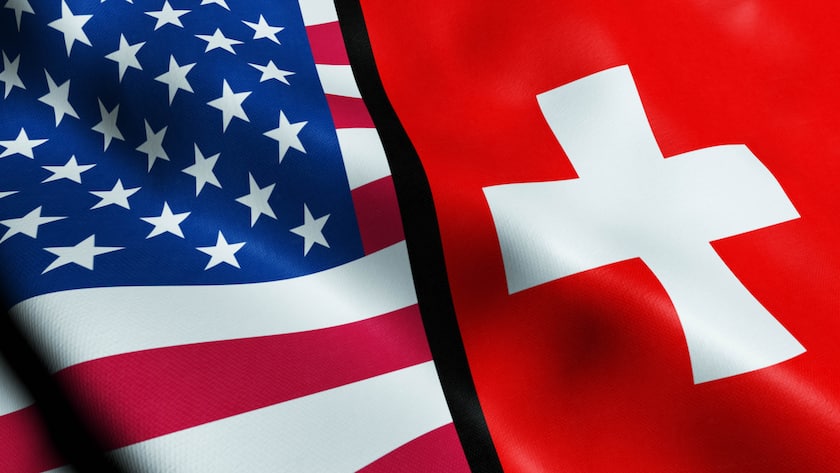 Die Flaggen der USA und der Schweiz.