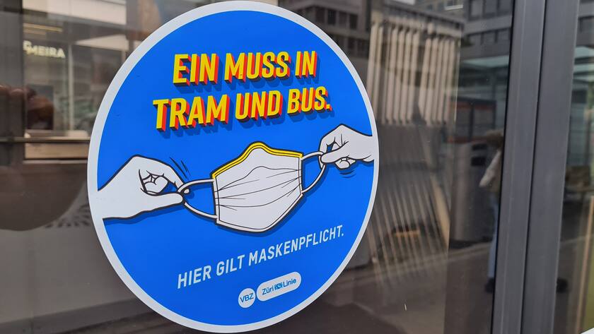 Maskenpflicht im ÖV: Die Zürcher Verkehrsbetriebe erinnern Passagiere an die Massnahme.