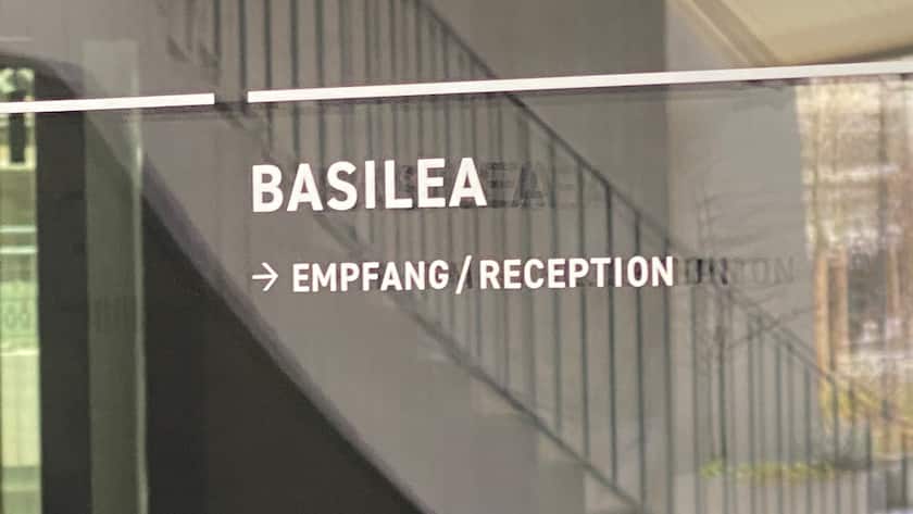 Am Hauptsitz von Basilea in Allschwil BL.