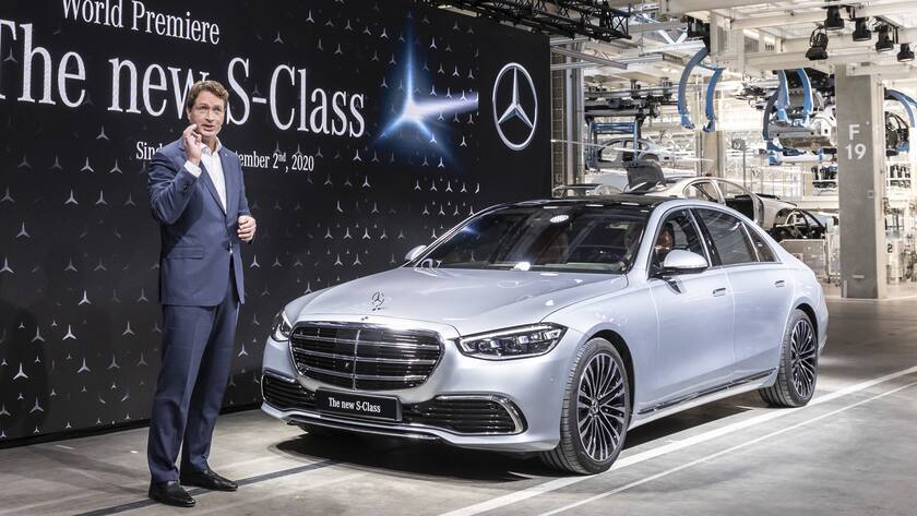 Luxuskarosse mit Geschichte: Daimler-Chef Ola Källenius präsentiert die neue Mercedes S-Klasse.