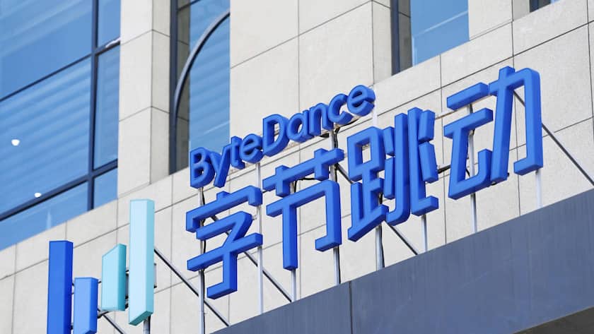 Der Schriftzug von Bytedance an einem Firmengebäude in Peking.