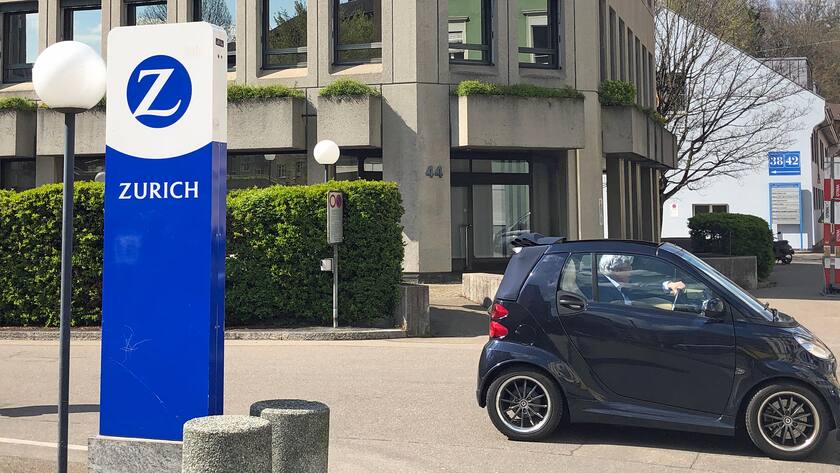 Niederlassung von Zurich Insurance in Zürich Wiedikon. Am Steuer des Kleinwagens: Verwaltungsratspräsident Michel Liès.