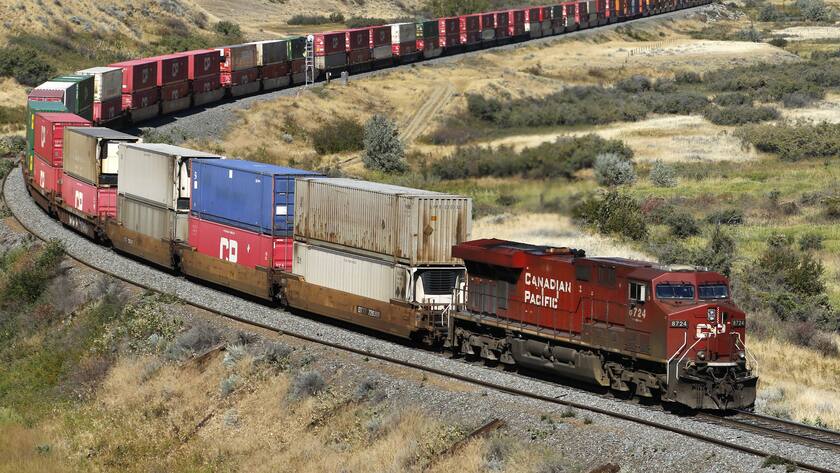 Ein Güterzug der Canadian Pacific Railway.