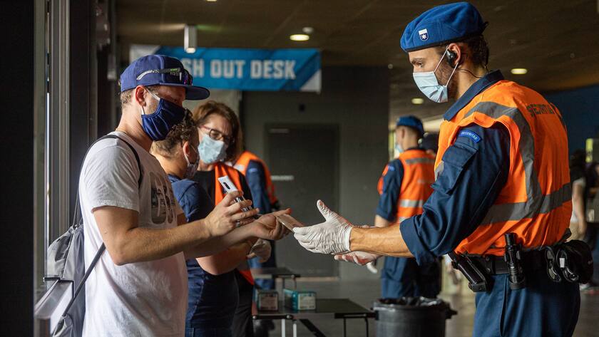 Covid-Schutzmassnahmen in der Bossard Arena in Zug.