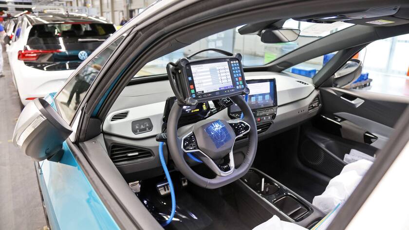 Produktion des Voll-Elektroautos ID.3 bei VW im ostdeutschen Zwickau.