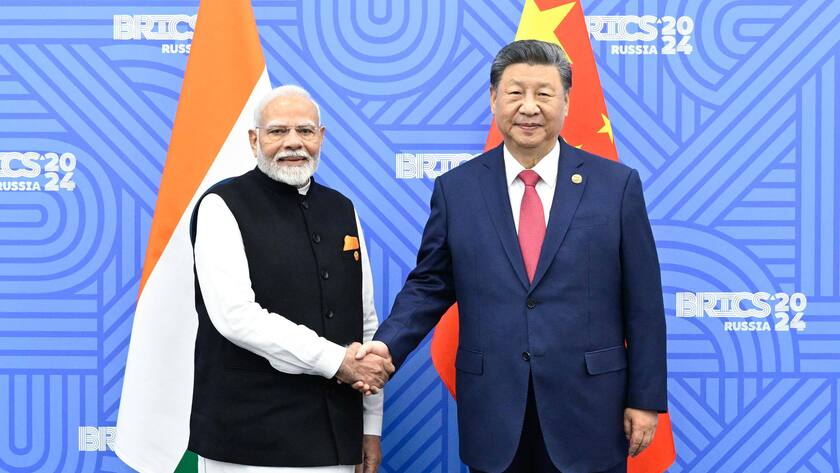 Der indische Ministerpräsident Narendra Modi und der chinesische Staatschef Xi Jinping signalisieren Verbundenheit.