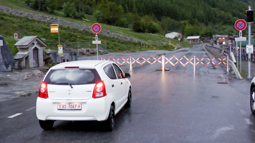 Die Zufahrt nach Blatten ist nach dem Bergsturz gesperrt (25.05.2025)