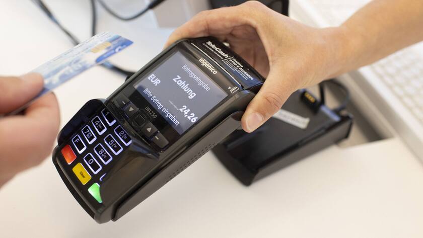Kartenzahlung an einem EC.Terminal von Igenico.