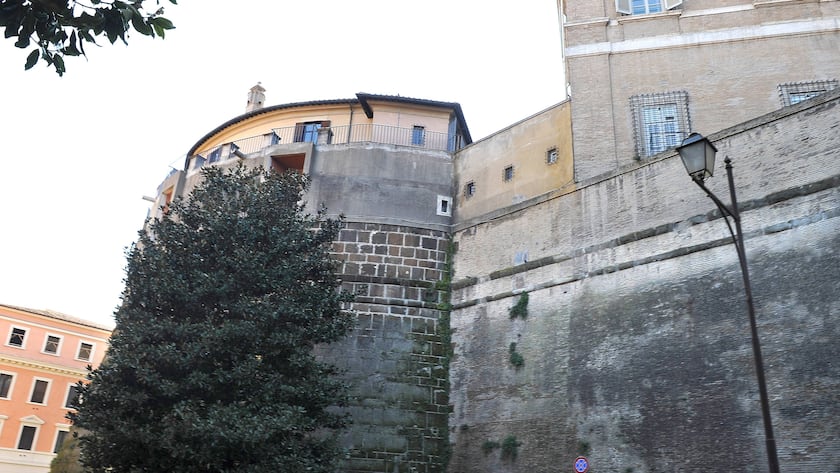 Sitz der Vatikanbank im Turm Nikolaus V. in unmittelbarer Nähe zum Apostolischen Palast (Rom, Italien, 2012).