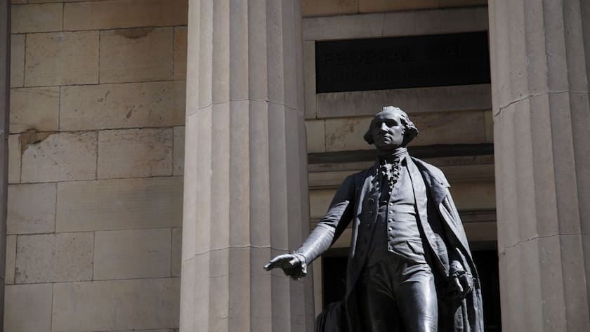 Die Statue von George Washington an der Wall Street.