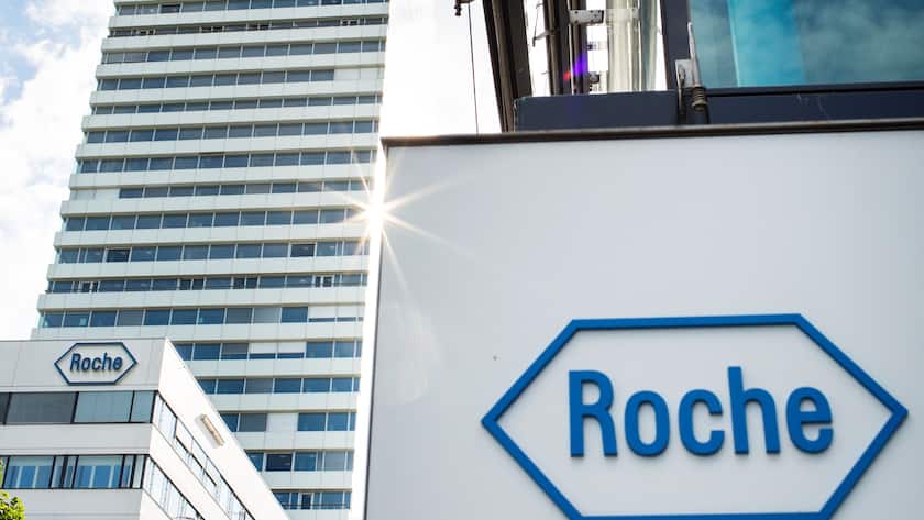 Der Schriftzug vom Pharmakonzern Roche am Hauptsitz in Basel.