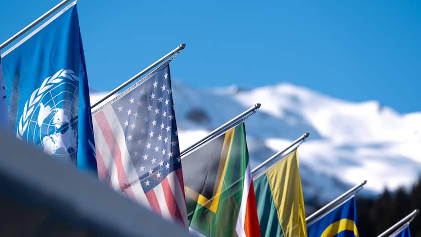 Flaggen am World Economic Forum (WEF) in Davos (21. Januar 2025).