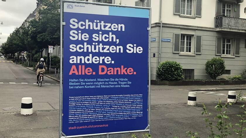 Corona-Ermahnungsschild der Stadt Zürich bei der Fritschiwiese.