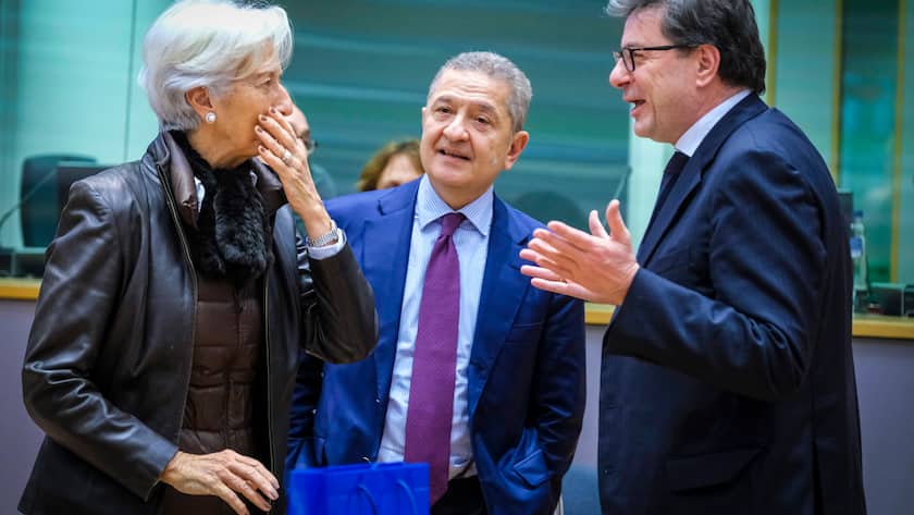 EZB-Präsidentin Christine Lagarde mit europäischen Politikern in Brüssel.