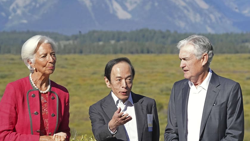 Der Gouverneur der japanischen Notebank Kazuo Ueda zusammen mit Fed-Präsident Jerome Powell und EZB-Präsidentin Christine Lagarde am Notenbanker-Treffen in Jackson Hole, USA (2023).