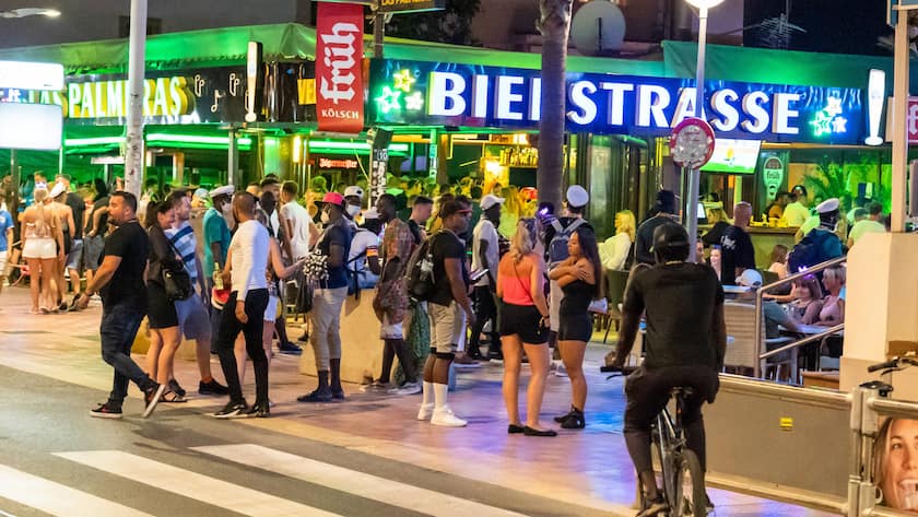 Das Nachtleben an der Playa de Palma auf der Insel Mallorca.