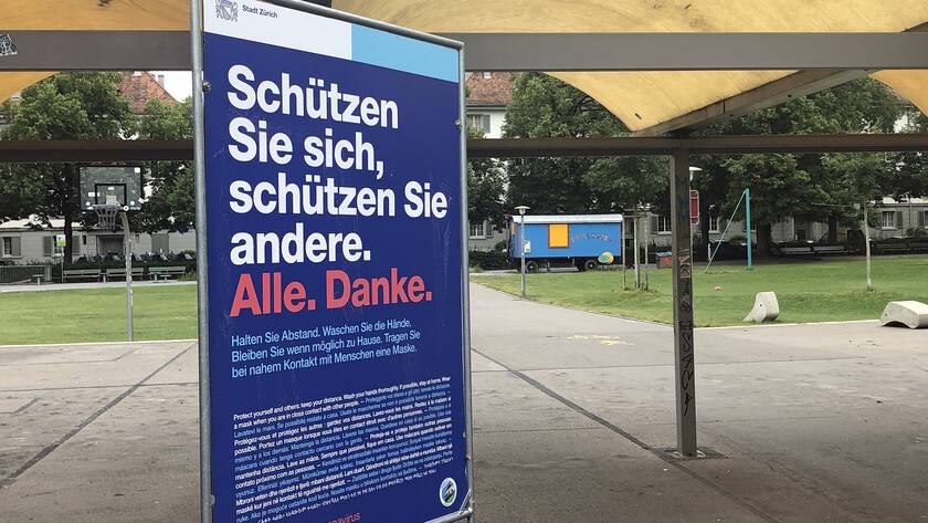 Corona-Ermahnungsschild der Stadt Zürich bei der Fritschiwiese.