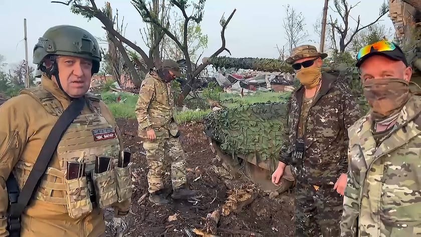 Jewgeni Prigoschin bei der umkämpften Stadt Bachmut Ende Mai 2023. Er ist Chef der russischen Söldnertruppe Wagner und des gleichnamigen Firmenimperiums.