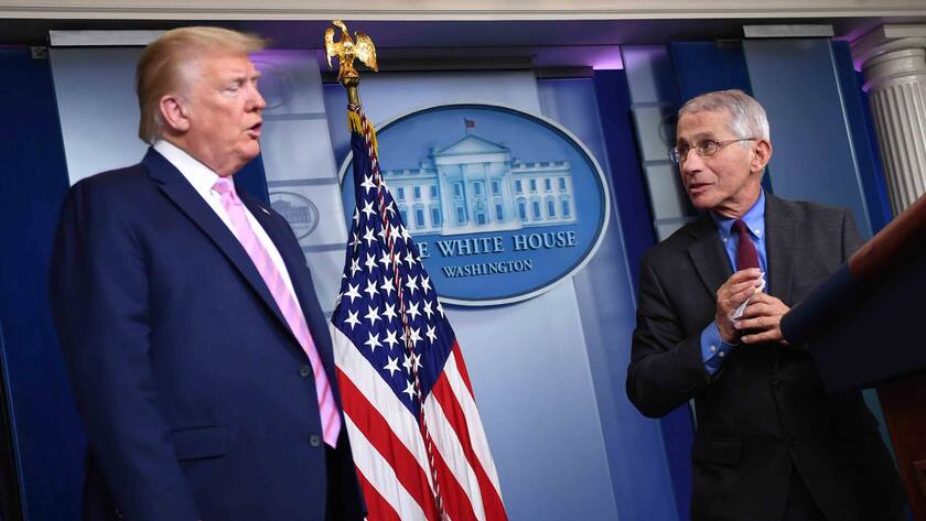 US-Präsident Trump (l.) und Anthony Fauci, der Direktor des Nationalen Instituts für Infektionskrankheiten und Berater der Regierung.