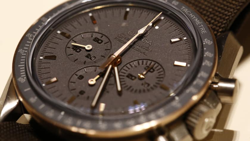 Eine Speedmaster Moonwatch in der "Apollo 11"-Jubiläumsausgabe in limitierter Auflage, hergestellt von Omega.