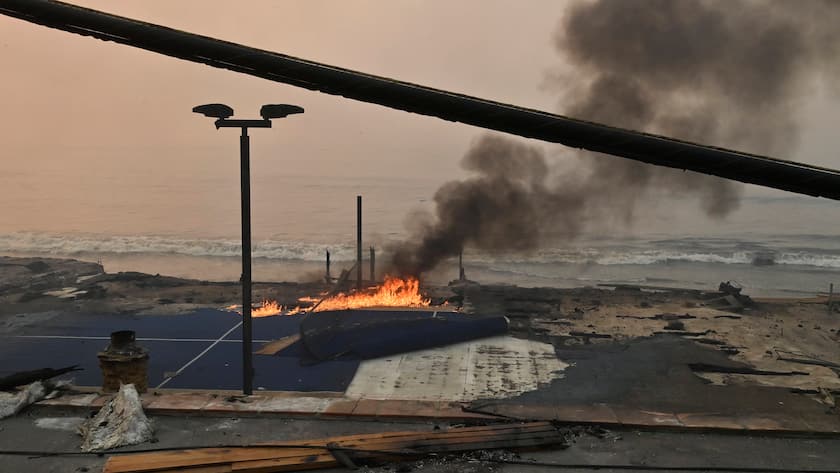 Folgen der Waldbrände um Los Angeles am Meer, 9. Januar 2025.