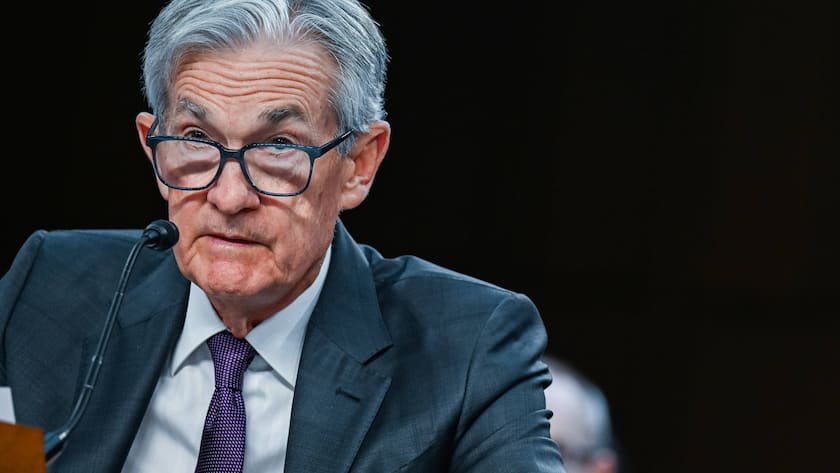 Jerome Powell, Vorsitzender der US-Notenbank Federal Reserve, vor dem Banken- Senatsausschuss im US-Kongress in Washington, D.C., USA (11. Februar 2025).