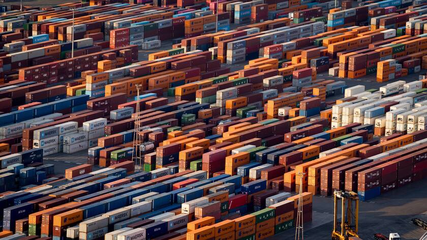 Container am Hafen von Barcelona, Spanien (Juli 2025).