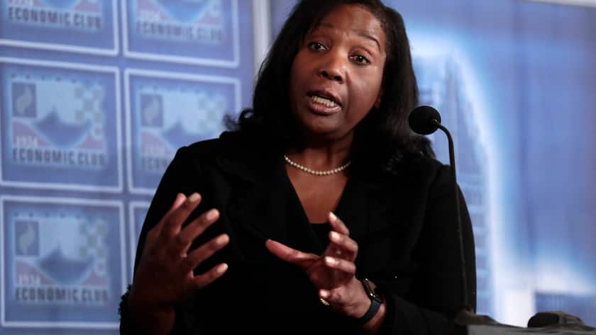 Lisa Cook auf der Sitzung des Detroit Economic Club in Detroit.