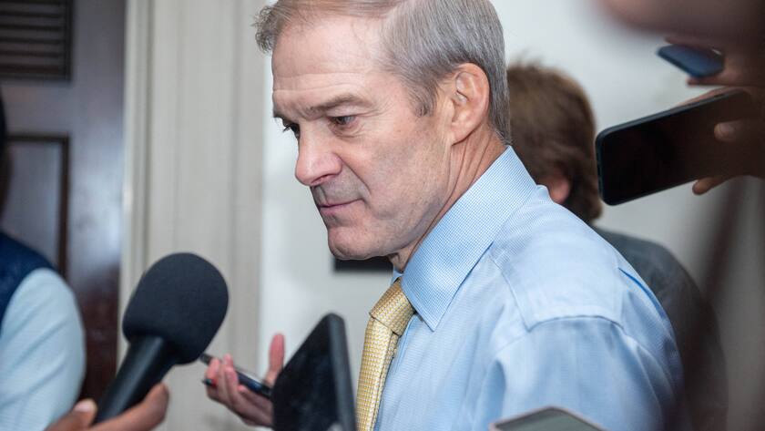 Der republikanische Abgeordnete Jim Jordan beantwortet Fragen von Journalisten im Kapitol (2023).