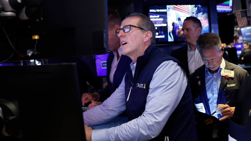 Händler an der New York Stock Exchange bei der Wall Street in New York, USA (3. April 2025).