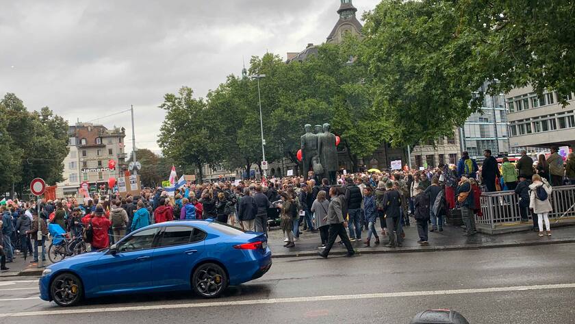 Demonstration gegen die Corona-Schutzmassnahmen auf dem Zürcher Helvetia-Platz, 29.08.20.