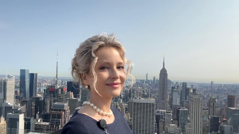 Beraterin und Buchautorin Sandra Navidi an ihrem Wohnort New York City.