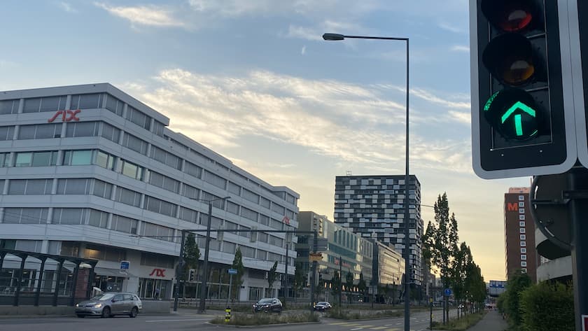 Ampel bei der Schweizer Börse SIX in Zürich steht auf Grün.