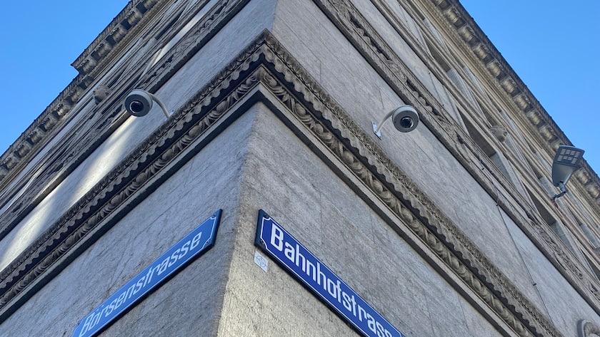 Ecke Börsenstrasse und Bahnhofstrasse in Zürich: Sitz der Schweizerischen Nationalbank.