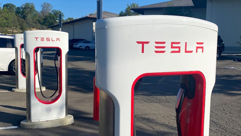 Ladestation für Tesla-Autos in Oakhurst in Kalifornien.