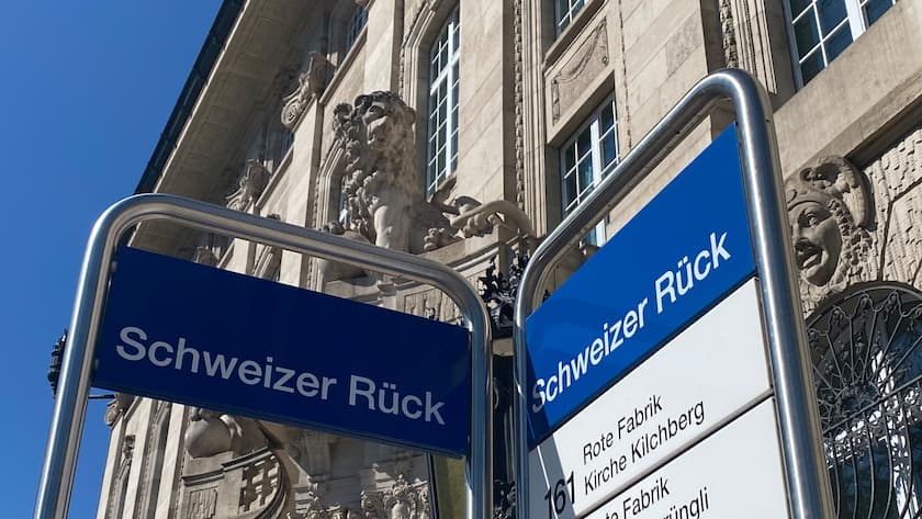 Am Sitz von Swiss Re in Zürich.