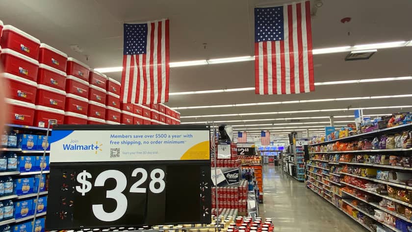 Preisschild in einem Supermarkt von Walmart im kalifornischen Santa Clarita nahe Los Angeles.